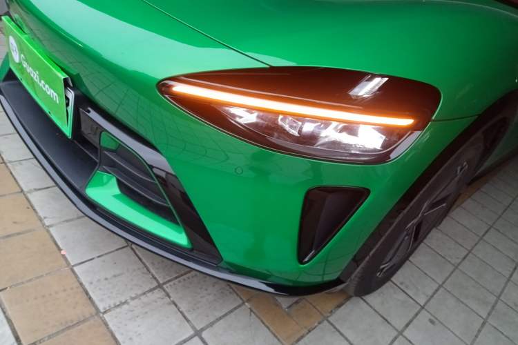 Used Xiaomi Auto YU7 2025 Ultra-Long Range Rear-Wheel Drive Version Left Front Headlight