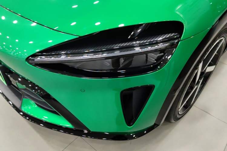 Used Xiaomi Auto YU7 2025 Ultra-Long Range High-Performance All-Wheel-Drive Max Edition Left Front Headlight