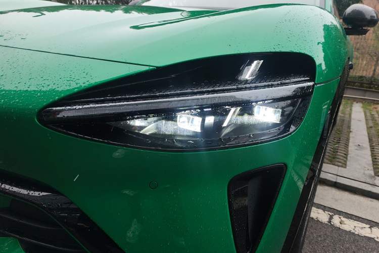 Used Xiaomi Auto YU7 2025 Ultra-Long Range High-Performance All-Wheel-Drive Max Edition Left Front Headlight