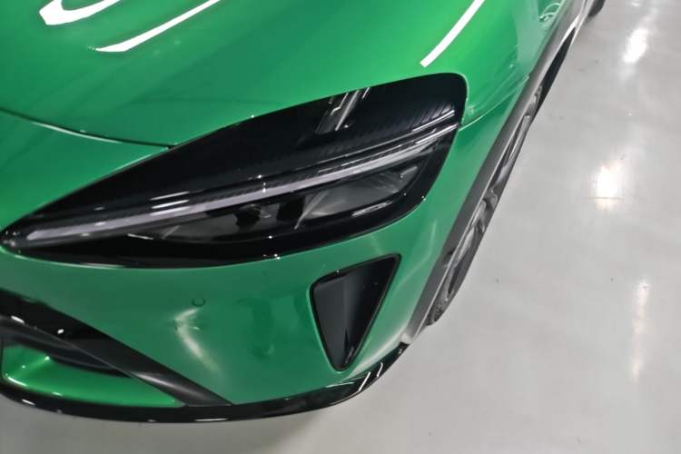 Used Xiaomi Auto YU7 2025 Ultra-Long Range High-Performance All-Wheel-Drive Max Edition Left Front Headlight