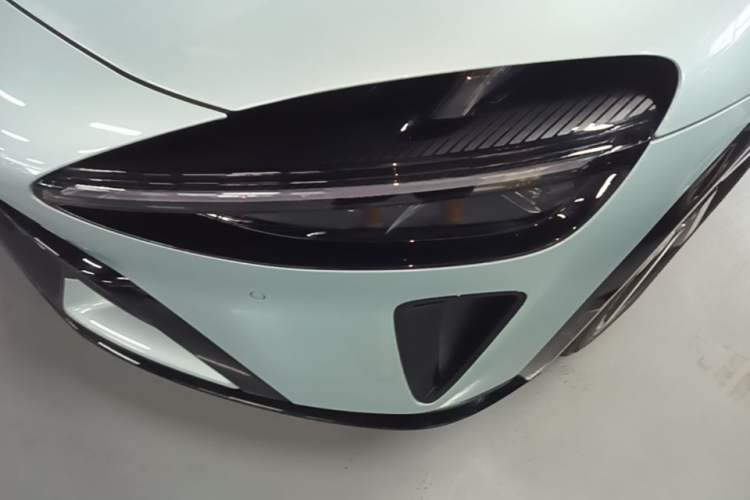Used Xiaomi Auto YU7 2025 Ultra-Long Range High-Performance All-Wheel-Drive Max Edition Left Front Headlight