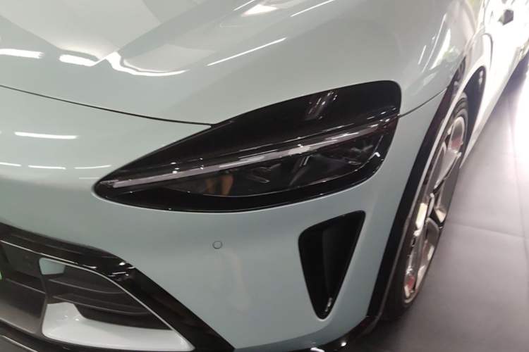 Used Xiaomi Auto YU7 2025 Ultra-Long Range High-Performance All-Wheel-Drive Max Edition Left Front Headlight