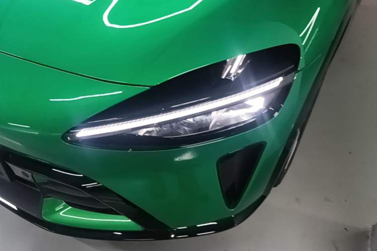 Used Xiaomi Auto YU7 2025 Ultra-Long Range High-Performance All-Wheel-Drive Max Edition Left Front Headlight