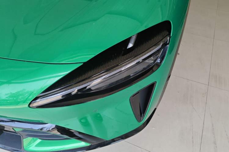 Used Xiaomi Auto YU7 2025 Ultra-Long Range Rear-Wheel Drive Version Left Front Headlight