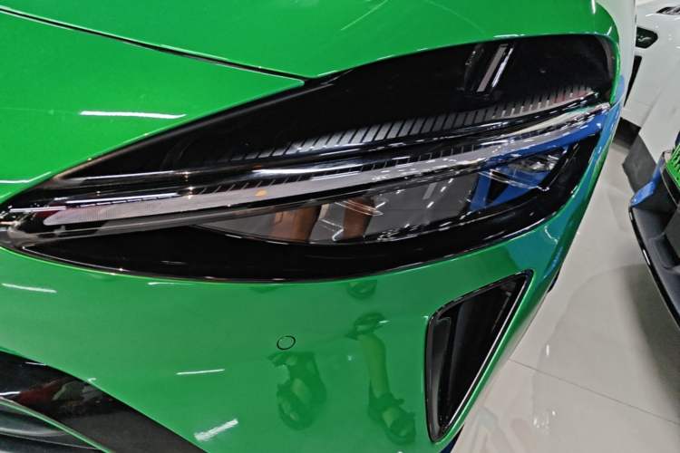 Used Xiaomi Auto YU7 2025 Ultra-Long Range Rear-Wheel Drive Version Left Front Headlight
