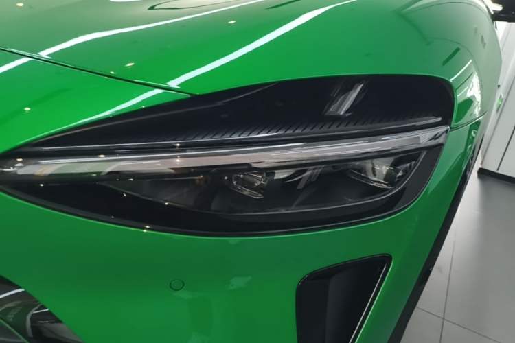 Used Xiaomi Auto YU7 2025 Ultra-Long Range High-Performance All-Wheel-Drive Max Edition Left Front Headlight