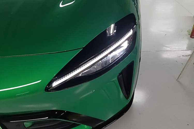 Used Xiaomi Auto YU7 2025 Ultra-Long Range Rear-Wheel Drive Version Left Front Headlight