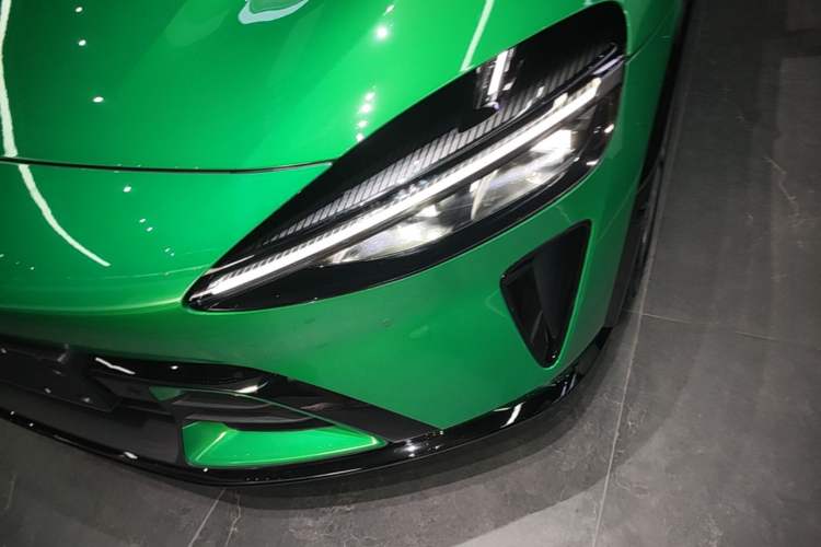 Used Xiaomi Auto YU7 2025 Ultra-Long Range High-Performance All-Wheel-Drive Max Edition Left Front Headlight