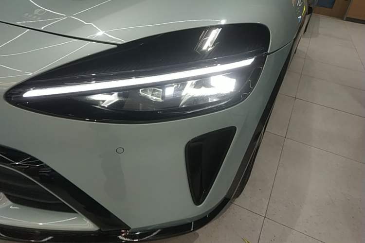 Used Xiaomi Auto YU7 2025 Ultra-Long Range High-Performance All-Wheel-Drive Max Edition Left Front Headlight