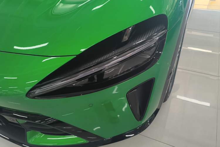Used Xiaomi Auto YU7 2025 Ultra-Long Range High-Performance All-Wheel-Drive Max Edition Left Front Headlight