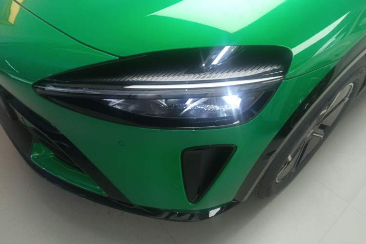 Used Xiaomi Auto YU7 2025 Ultra-Long Range Rear-Wheel Drive Version Left Front Headlight