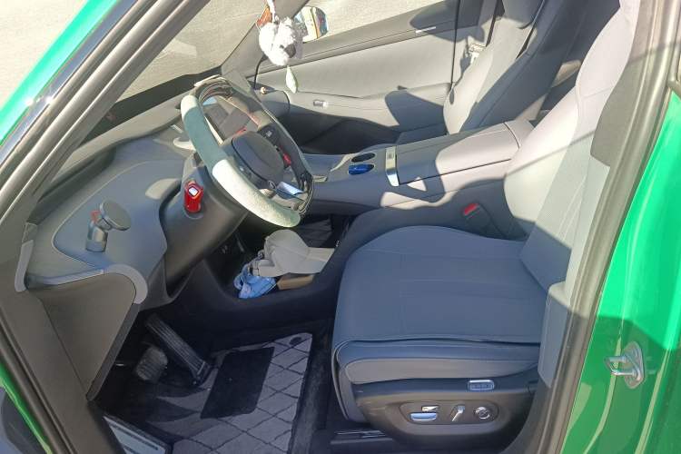 Used Xiaomi Auto YU7 2025 Ultra-Long Range High-Performance All-Wheel-Drive Max Edition Left Front Seat