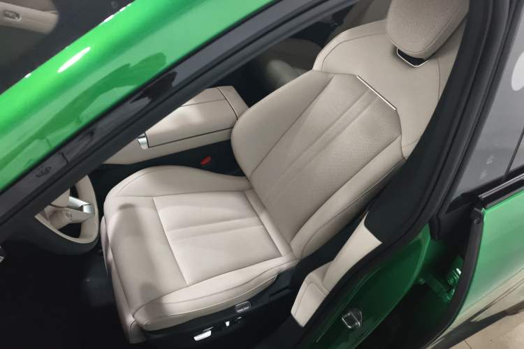 Used Xiaomi Auto YU7 2025 Ultra-Long Range Rear-Wheel Drive Version Left Front Seat