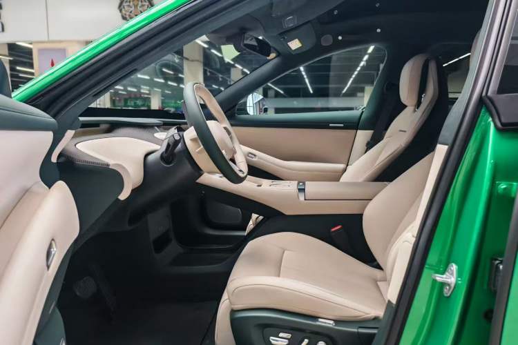 Used Xiaomi Auto YU7 2025 Ultra-Long Range High-Performance All-Wheel-Drive Max Edition Left Front Seat