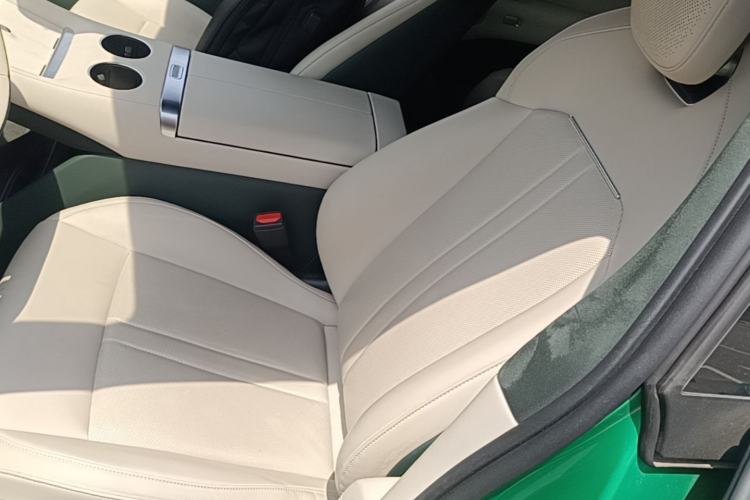 Used Xiaomi Auto YU7 2025 Ultra-Long Range High-Performance All-Wheel-Drive Max Edition Left Front Seat