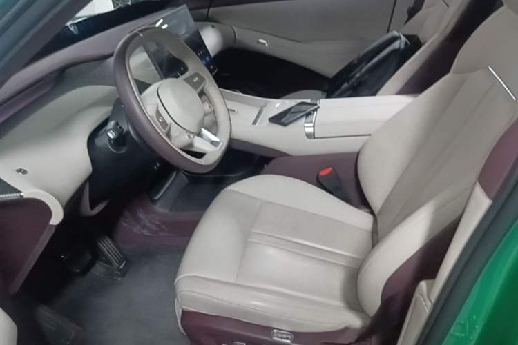 Used Xiaomi Auto YU7 2025 Ultra-Long Range High-Performance All-Wheel-Drive Max Edition Left Front Seat