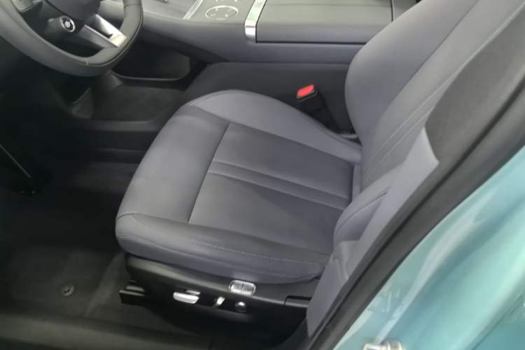 Used Xiaomi Auto YU7 2025 Ultra-Long Range Rear-Wheel Drive Version Left Front Seat