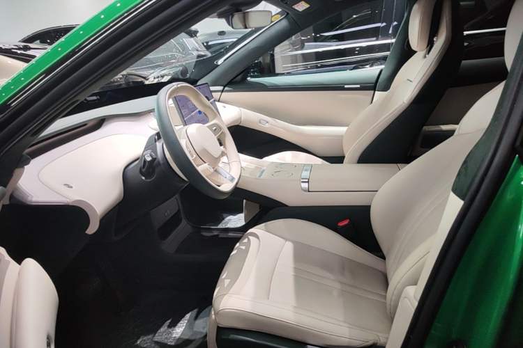 Used Xiaomi Auto YU7 2025 Ultra-Long Range High-Performance All-Wheel-Drive Max Edition Left Front Seat