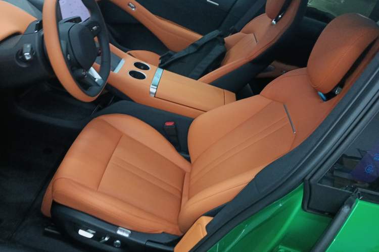 Used Xiaomi Auto YU7 2025 Ultra-Long Range High-Performance All-Wheel-Drive Max Edition Left Front Seat