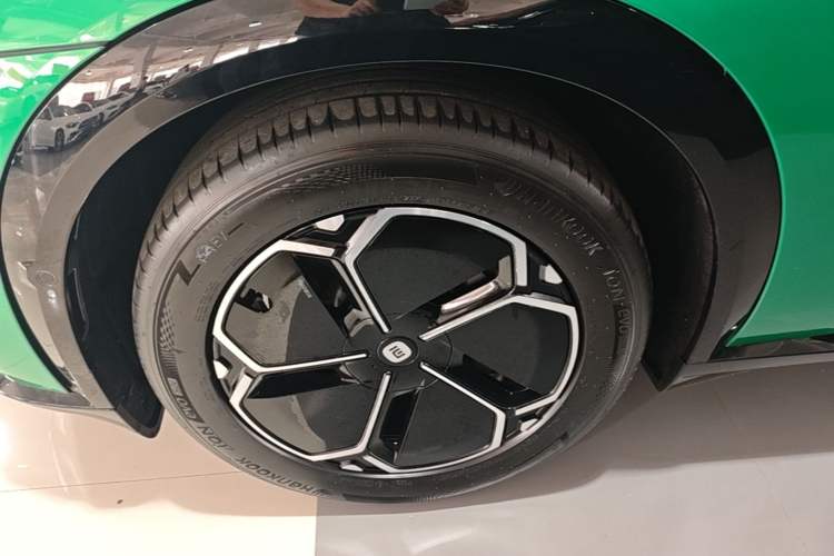 Used Xiaomi Auto YU7 2025 Ultra-Long Range Rear-Wheel Drive Version Left Front Wheel Hub