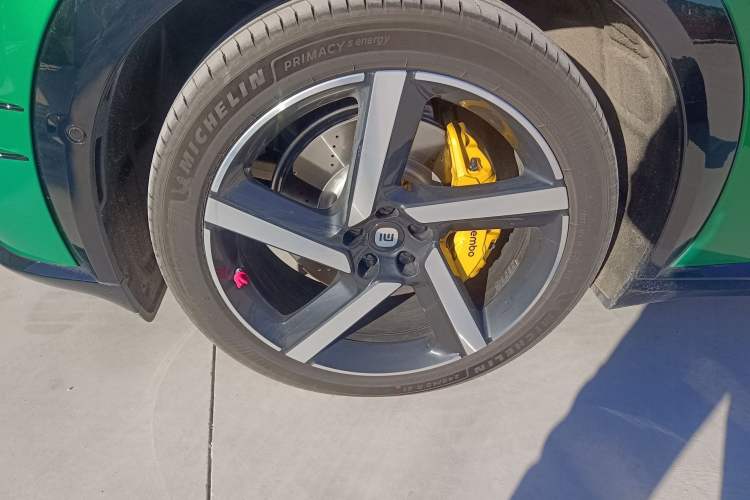Used Xiaomi Auto YU7 2025 Ultra-Long Range High-Performance All-Wheel-Drive Max Edition Left Front Wheel Hub