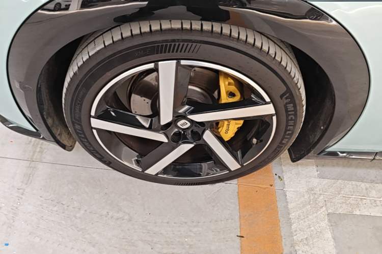 Used Xiaomi Auto YU7 2025 Ultra-Long Range High-Performance All-Wheel-Drive Max Edition Left Front Wheel Hub