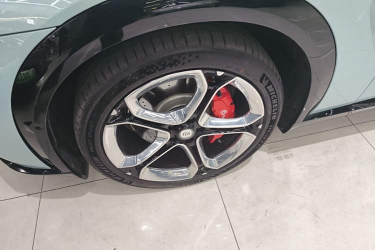 Used Xiaomi Auto YU7 2025 Ultra-Long Range High-Performance All-Wheel-Drive Max Edition Left Front Wheel Hub