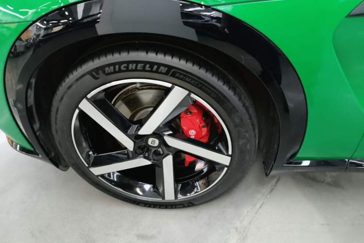 Used Xiaomi Auto YU7 2025 Ultra-Long Range High-Performance All-Wheel-Drive Max Edition Left Front Wheel Hub