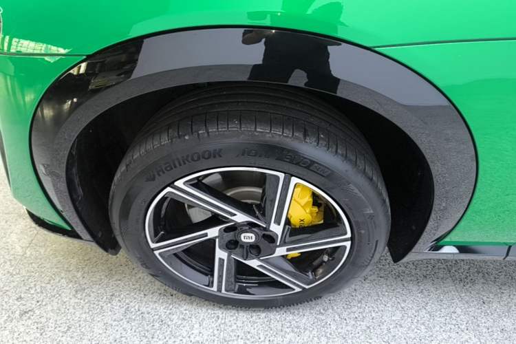 Used Xiaomi Auto YU7 2025 Ultra-Long Range All-Wheel Drive Pro Version Left Front Wheel Hub