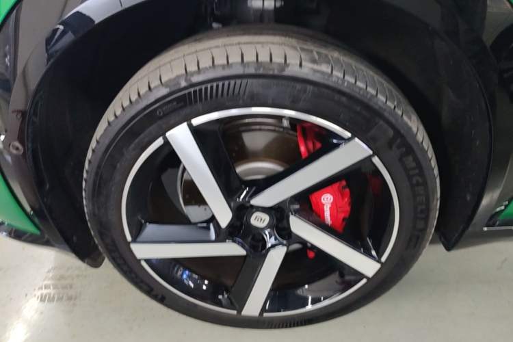 Used Xiaomi Auto YU7 2025 Ultra-Long Range High-Performance All-Wheel-Drive Max Edition Left Front Wheel Hub