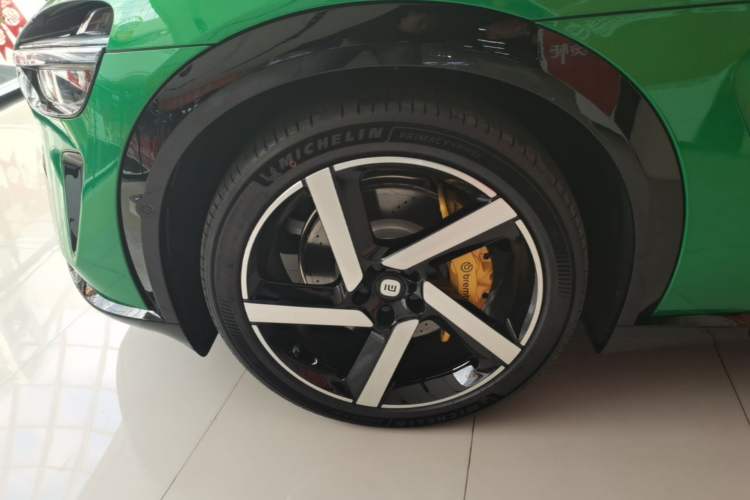 Used Xiaomi Auto YU7 2025 Ultra-Long Range High-Performance All-Wheel-Drive Max Edition Left Front Wheel Hub
