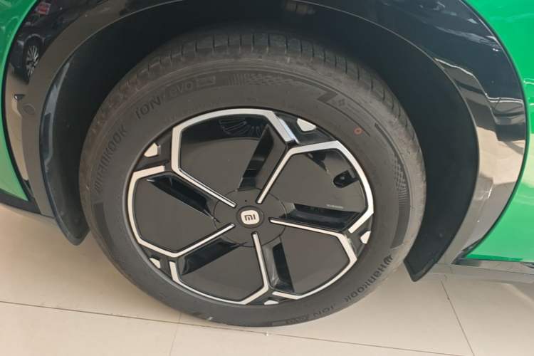 Used Xiaomi Auto YU7 2025 Ultra-Long Range Rear-Wheel Drive Version Left Front Wheel Hub