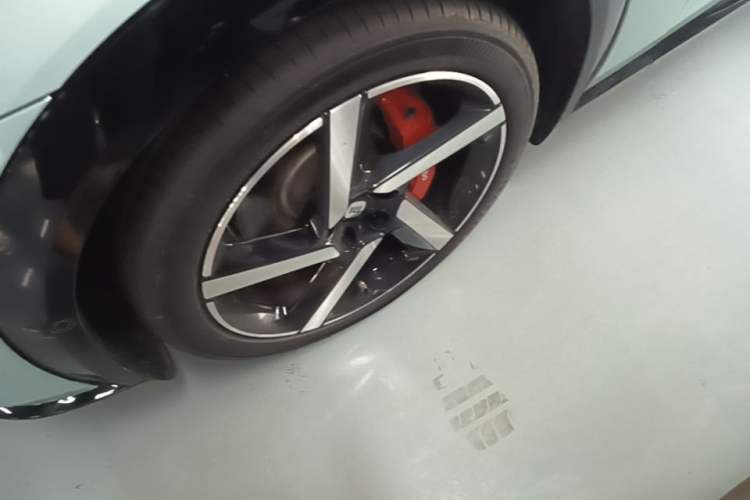 Used Xiaomi Auto YU7 2025 Ultra-Long Range High-Performance All-Wheel-Drive Max Edition Left Front Wheel Hub