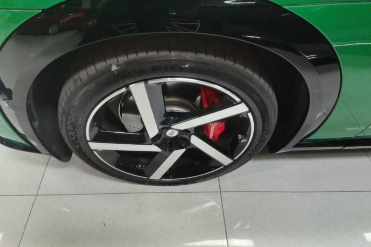 Used Xiaomi Auto YU7 2025 Ultra-Long Range High-Performance All-Wheel-Drive Max Edition Left Front Wheel Hub