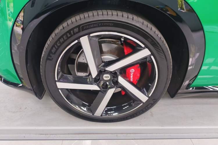 Used Xiaomi Auto YU7 2025 Ultra-Long Range High-Performance All-Wheel-Drive Max Edition Left Front Wheel Hub