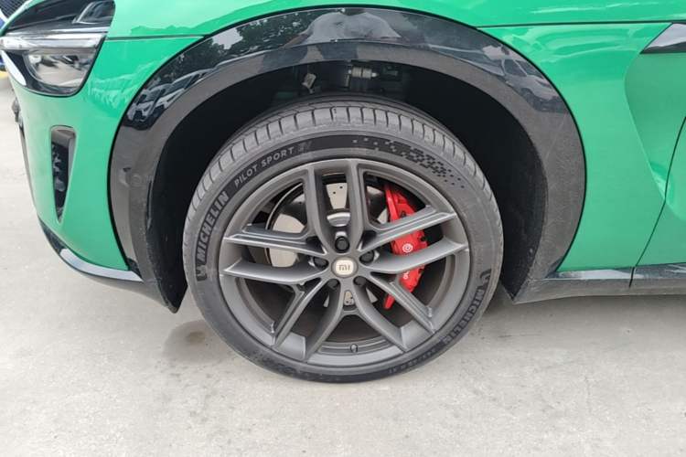 Used Xiaomi Auto YU7 2025 Ultra-Long Range High-Performance All-Wheel-Drive Max Edition Left Front Wheel Hub