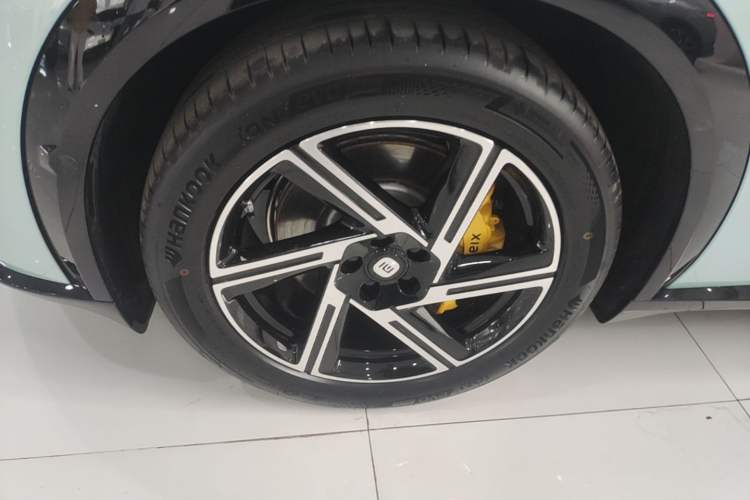 Used Xiaomi Auto YU7 2025 Ultra-Long Range Rear-Wheel Drive Version Left Front Wheel Hub