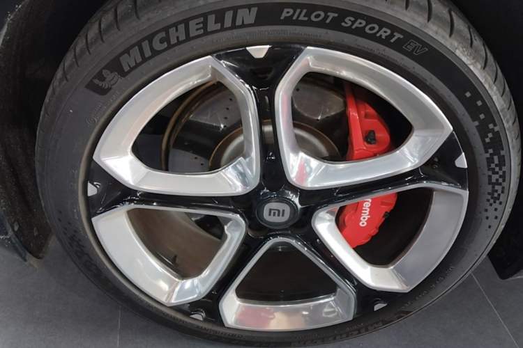 Used Xiaomi Auto YU7 2025 Ultra-Long Range High-Performance All-Wheel-Drive Max Edition Left Front Wheel Hub