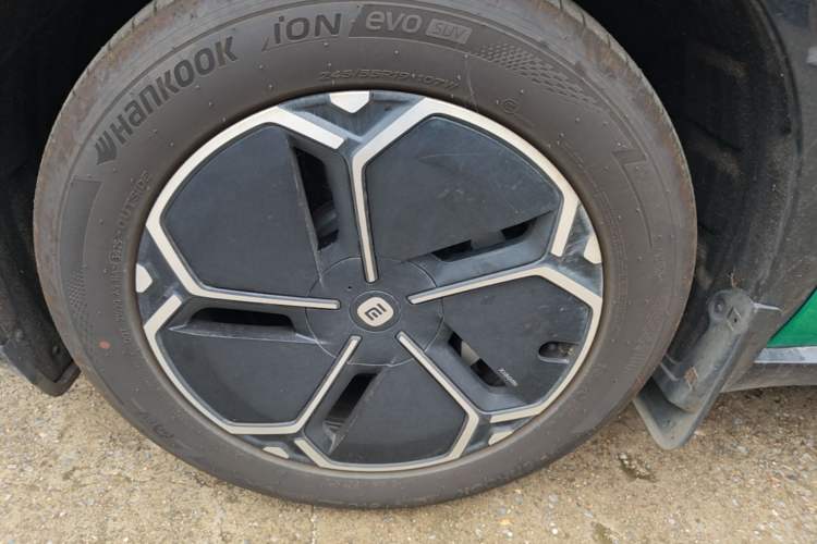 Used Xiaomi Auto YU7 2025 Ultra-Long Range Rear-Wheel Drive Version Left Front Wheel Hub