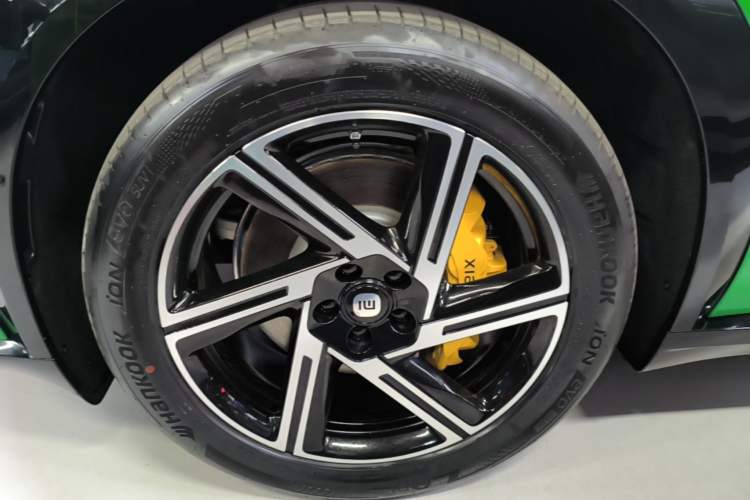 Used Xiaomi Auto YU7 2025 Ultra-Long Range Rear-Wheel Drive Version Left Front Wheel Hub
