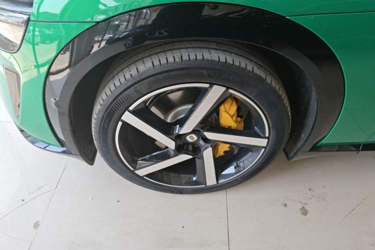 Used Xiaomi Auto YU7 2025 Ultra-Long Range Rear-Wheel Drive Version Left Front Wheel Hub