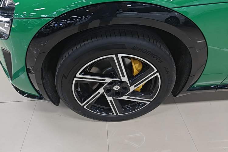 Used Xiaomi Auto YU7 2025 Ultra-Long Range Rear-Wheel Drive Version Left Front Wheel Hub