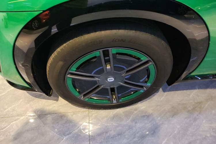 Used Xiaomi Auto YU7 2025 Ultra-Long Range Rear-Wheel Drive Version Left Front Wheel Hub