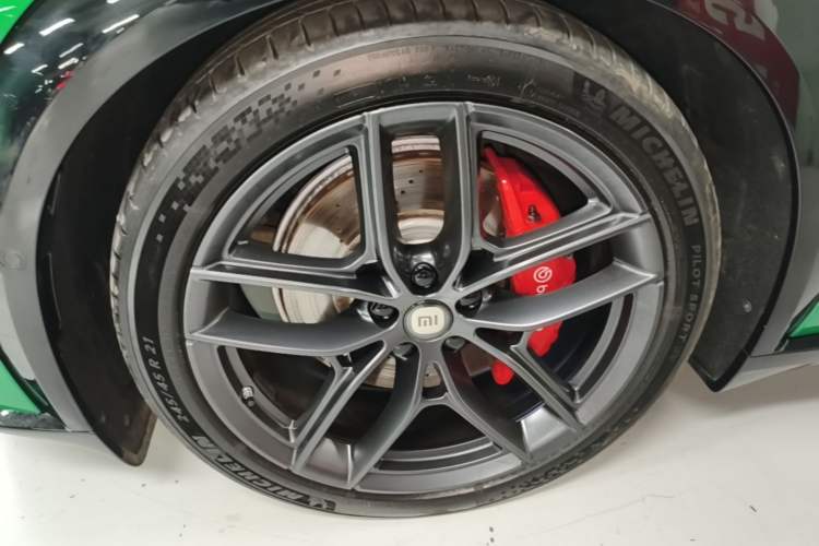Used Xiaomi Auto YU7 2025 Ultra-Long Range High-Performance All-Wheel-Drive Max Edition Left Front Wheel Hub