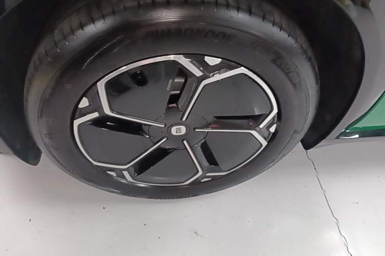 Used Xiaomi Auto YU7 2025 Ultra-Long Range Rear-Wheel Drive Version Left Front Wheel Hub