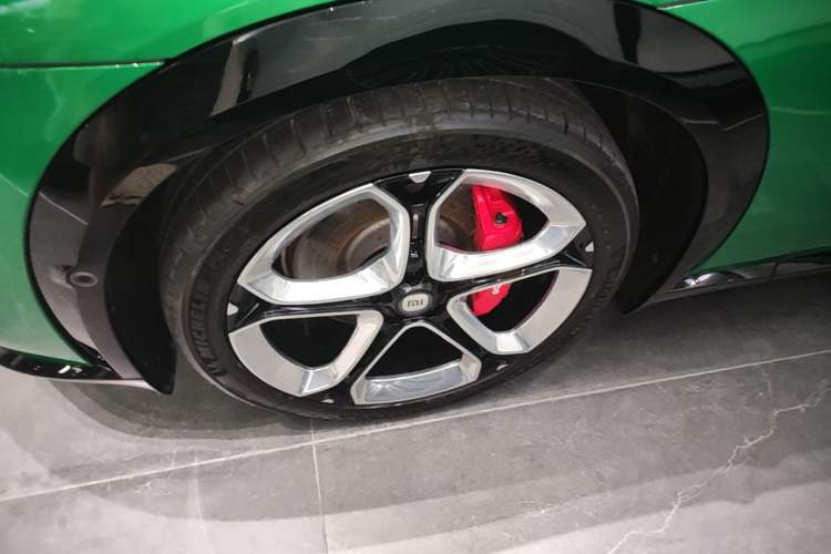 Used Xiaomi Auto YU7 2025 Ultra-Long Range High-Performance All-Wheel-Drive Max Edition Left Front Wheel Hub