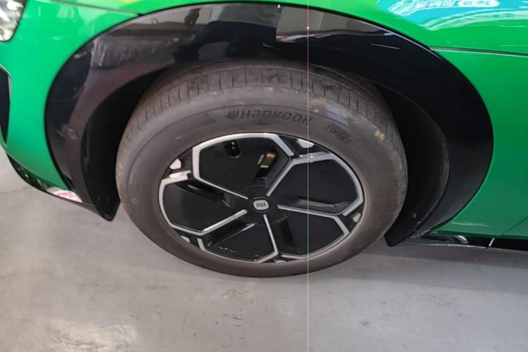 Used Xiaomi Auto YU7 2025 Ultra-Long Range Rear-Wheel Drive Version Left Front Wheel Hub