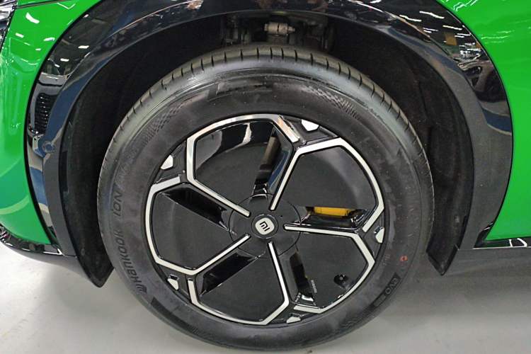 Used Xiaomi Auto YU7 2025 Ultra-Long Range Rear-Wheel Drive Version Left Front Wheel Hub