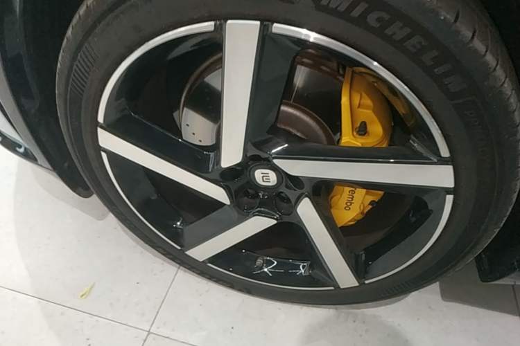 Used Xiaomi Auto YU7 2025 Ultra-Long Range High-Performance All-Wheel-Drive Max Edition Left Front Wheel Hub