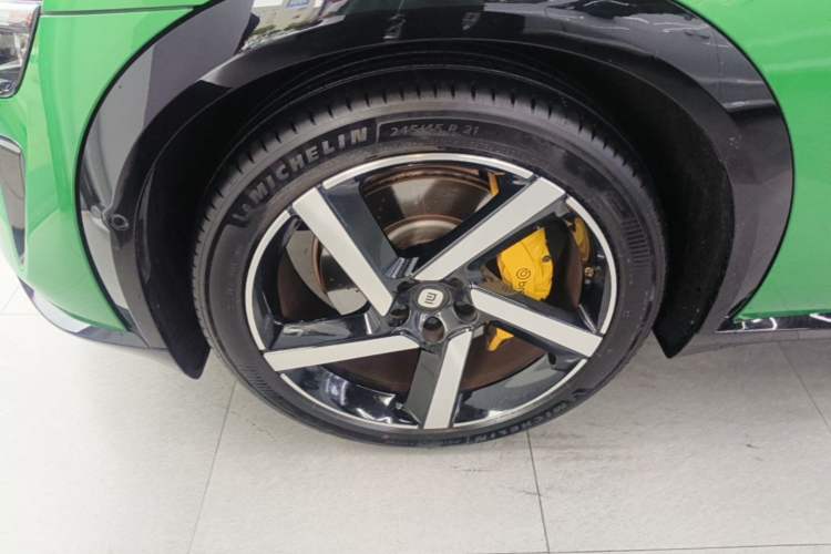 Used Xiaomi Auto YU7 2025 Ultra-Long Range High-Performance All-Wheel-Drive Max Edition Left Front Wheel Hub